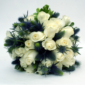 Simple Elegance - Roses and Eryngium - Click Image to Close